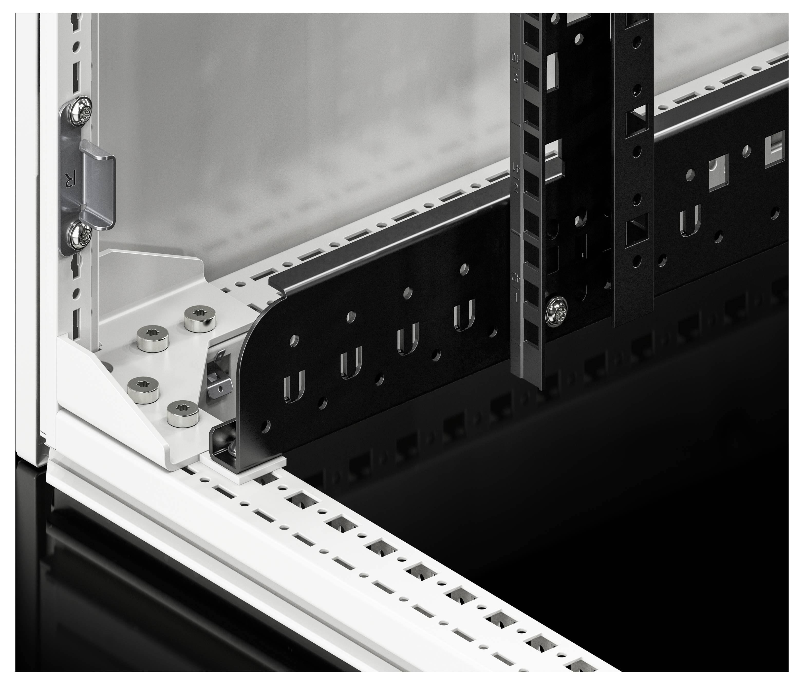 Ein schwarzes und weißes technisches Bauteil aus Metall mit verschraubten Kanten und perforierten Elementen in einem Gehäuse.