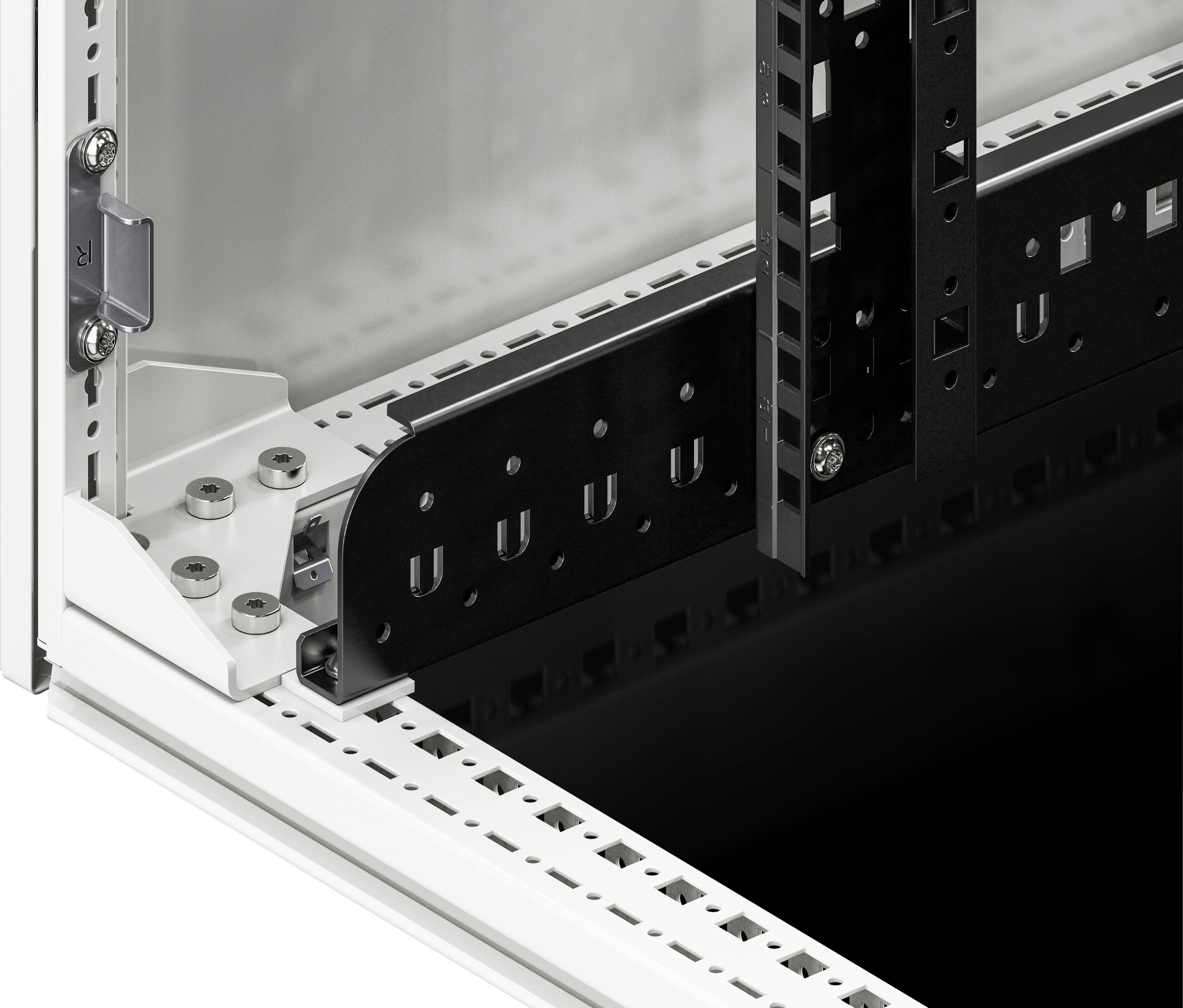 Nahaufnahme eines Serverracks mit detailliertem Blick auf die Metallkonstruktion und Schraubenmontage, zeigt Stabilität und Bauweise.