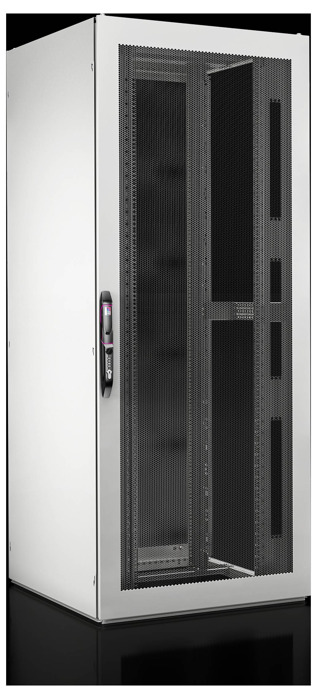 Ein großer, geschlossener Serverschrank mit Glastür und Ventilationsöffnungen steht auf einem schwarzen Boden.