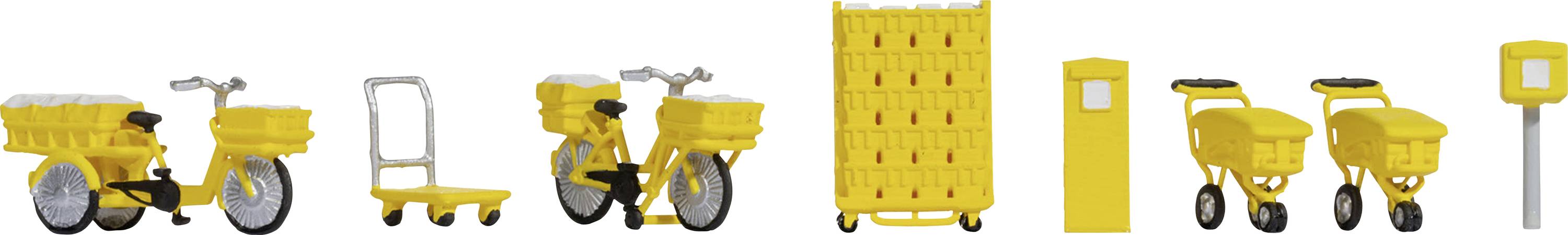 Gelbe Spielzeugmodelle von Transportmitteln: Fahrrad, Trolley, Regal und Postkästen. Symbolisieren Logistik oder Zustellung.