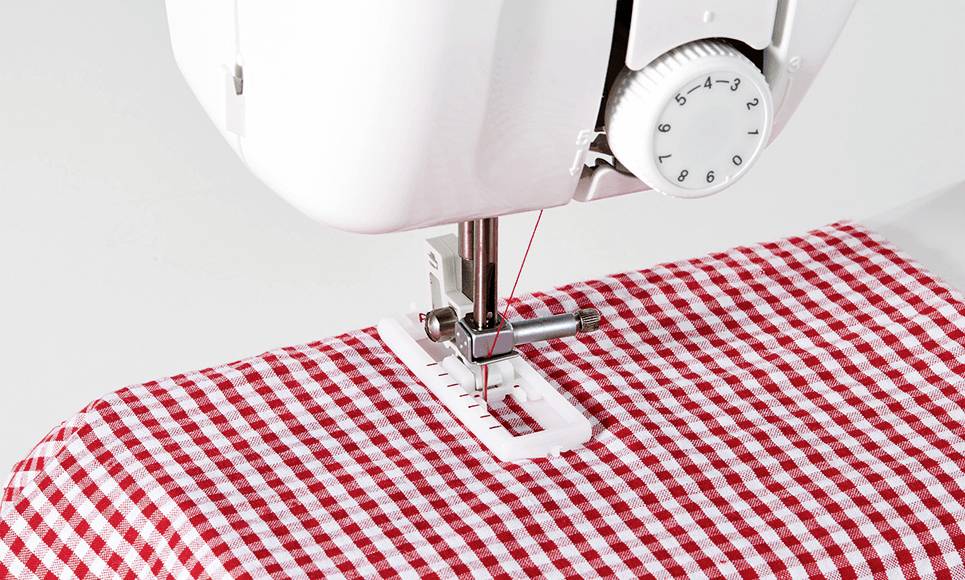 Brother Freiarmnähmaschine KE14SVM1 LED-Licht Weiß