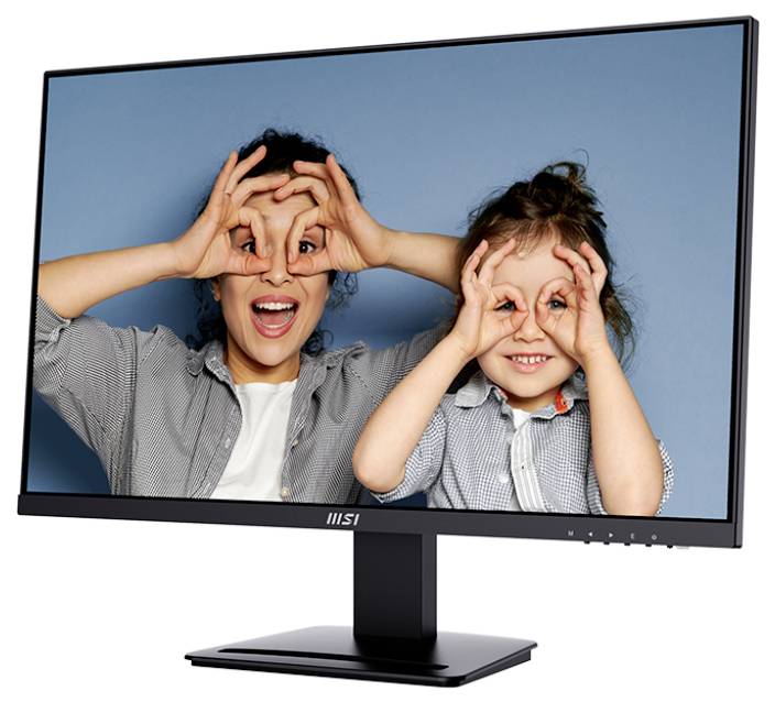 Eine Frau und ein Kind lächeln, während sie mit ihren Händen „Brillen“ vor ihren Augen formen, auf einem Computerbildschirm.