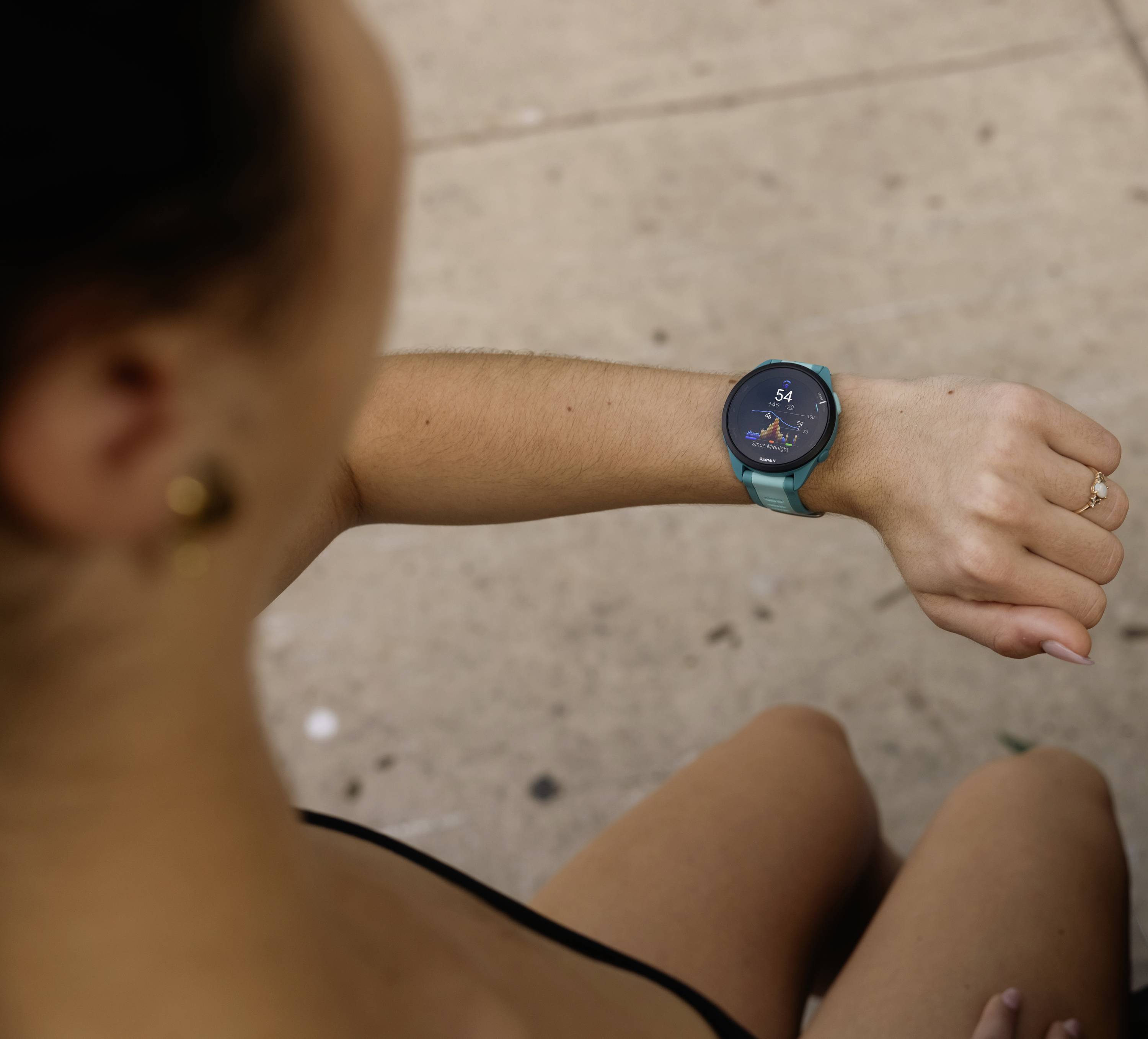 Garmin Forerunner® 165 Music Smartwatch 43 mm