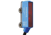 Ein rechteckiger, blauer Sensor mit dem roten Schriftzug 'CONTRINEX', zwei Metallbefestigungen und schwarzem Kabel unten.