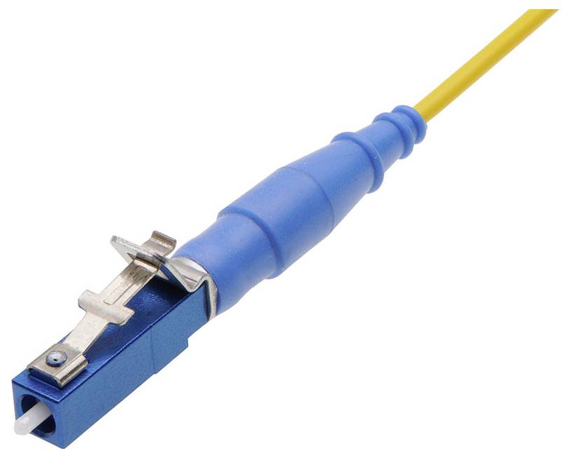 Ein blau-gelbes Glasfaser-Patchkabel mit LC-Stecker, oft in Netzwerkinfrastrukturen genutzt.