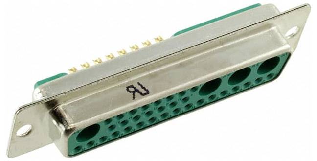 Ein metallischer rechteckiger Anschluss mit mehreren kleinen kreisförmigen Löchern und zwei seitlichen Befestigungslöchern, der für elektronische Verbindungen verwendet wird.