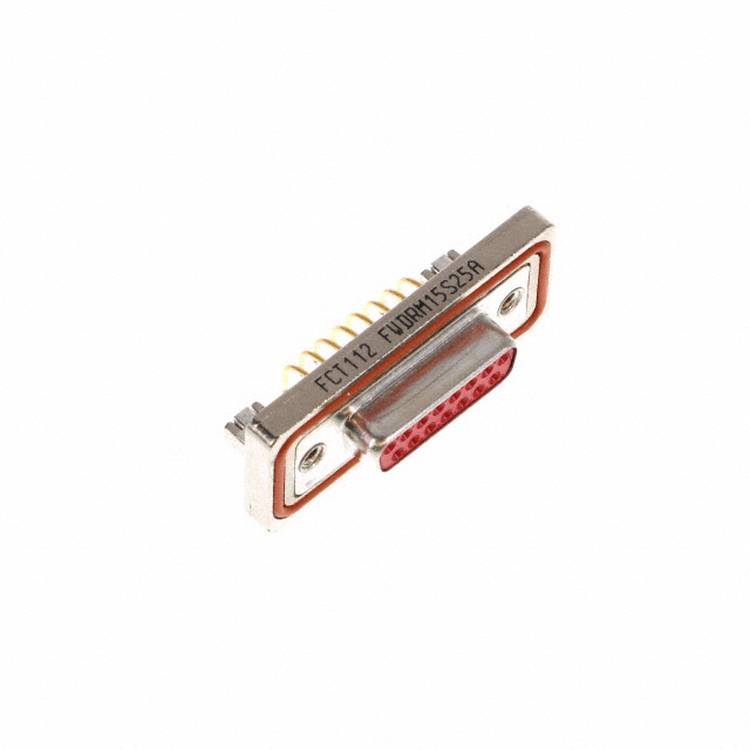 „Ein kleiner elektronischer Stecker mit Metallgehäuse und vergoldeten Kontakten, gekennzeichnet mit FCT112 FVDA1KSS25R, wahrscheinlich für die Verwendung in Computing- oder Elektronikanwendungen.