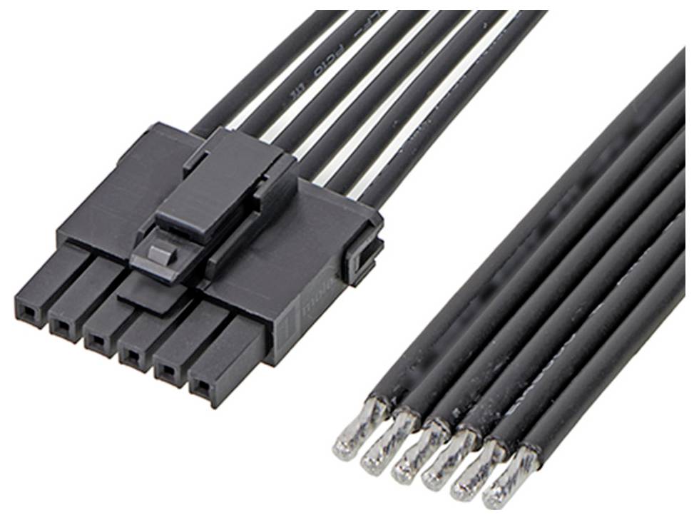 Stromkabelanschluss mit sechs schwarzen Adern. Links ist der Stecker, rechts sind die abisolierten Kabelenden.
