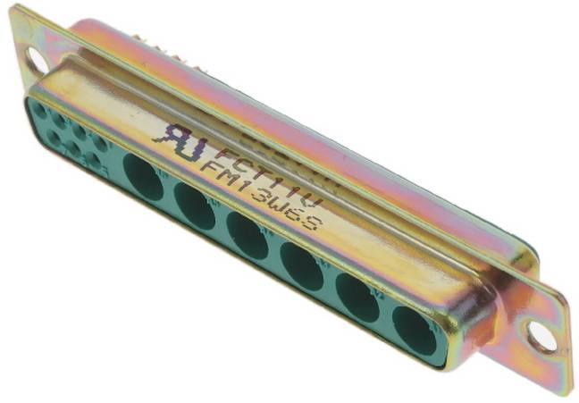 Ein goldfarben beschichteter 11-poliger Elektrostecker mit grünen Buchsen, mit der Bezeichnung 'FCI 716' und 'FM13W6S', entwickelt für Montage und elektrische Schnittstellen.