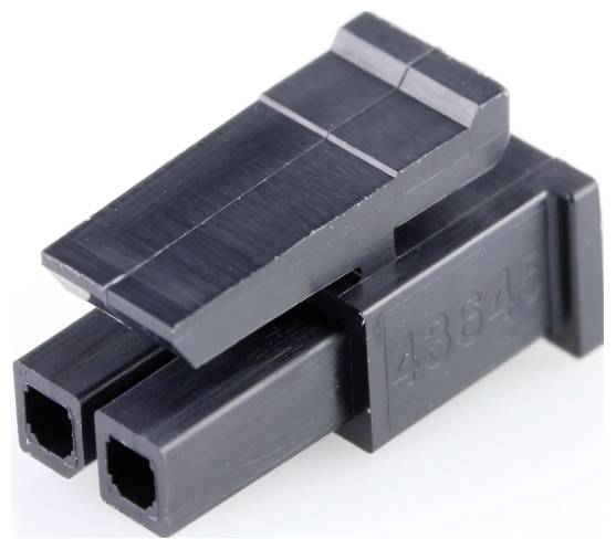 Schwarzer Kunststoffstecker mit zwei rechteckigen Anschlusspunkten, Seitenansicht. Auf der Seite ist die Zahl '43645' eingraviert.