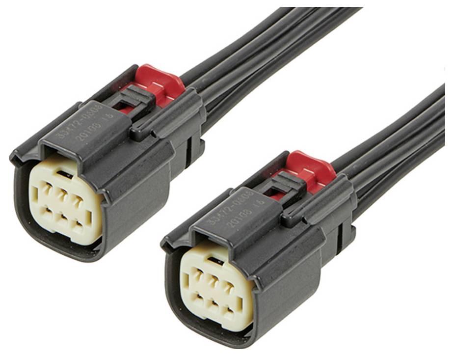 Zwei schwarze elektrische Steckverbinder mit roten Clips und mehreren Anschlussdrähten.