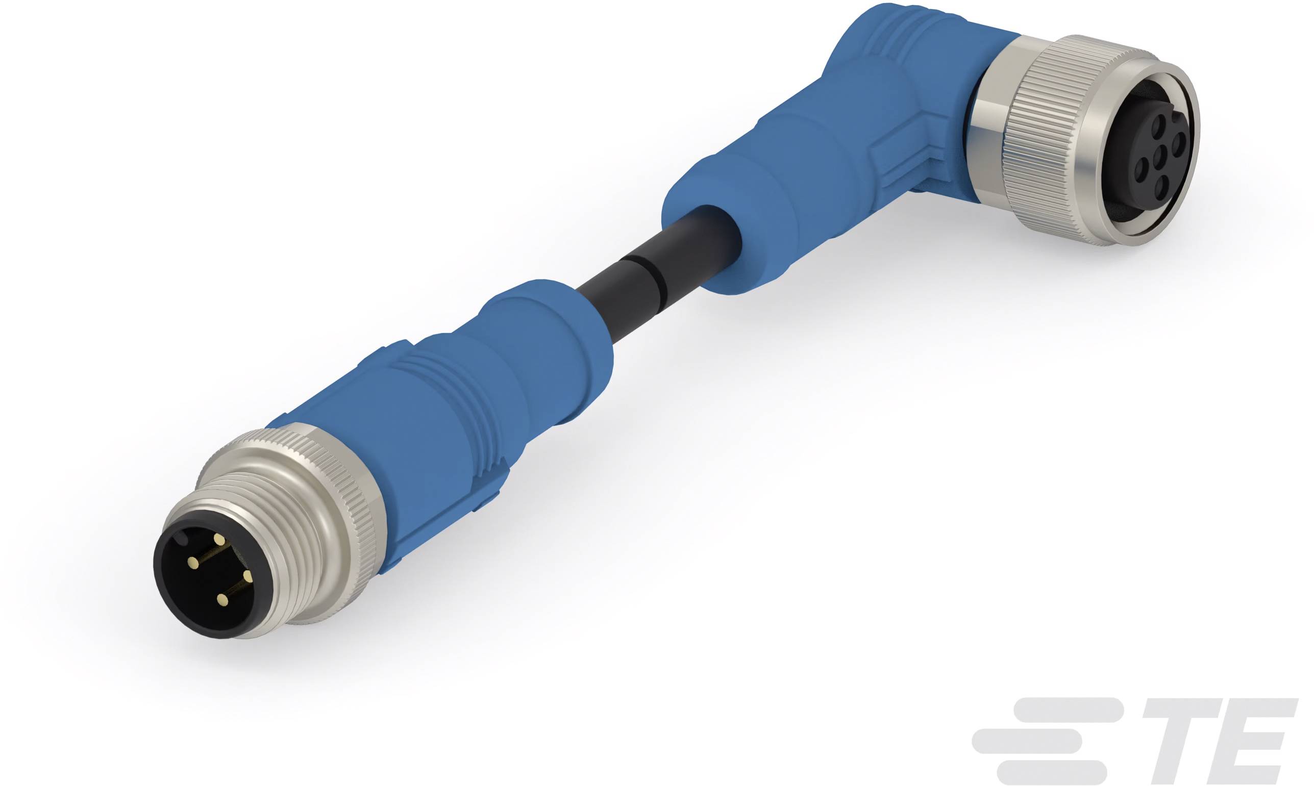 Ein blaues, gewinkeltes M12-Powerkabel mit Metallsteckern an beiden Enden. Links männlicher 4-poliger Stecker, rechts weibliche 4-polige Buchse.