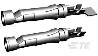 Zwei metallische Steckverbinder, zylindrisch geformt, liegen nebeneinander. Sie sind unmontiert und zur elektrischen Verbindung gedacht.