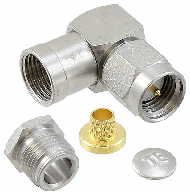 RF-Koaxial-Adapterbausatz mit einem gewinkelte TNC-zu-SMA-Adapter und Anschlüssen, der für die Verbindung von Koaxialkabeln mit unterschiedlichen Schnittstellen wesentlich ist.