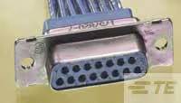Ein weiblicher 15-Pin-D-Sub-Stecker mit blauer Abdeckung, geeignet für elektronische Verbindungen und Schnittstellen.