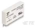 Ein weißes Schrack-Relais von TE Connectivity mit der Modellnummer 'V23084-A2001-A303', gekennzeichnet mit Symbolen für technische Spezifikationen.