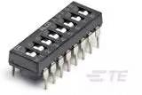 Schwarzer integrierter Schaltkreis (IC) mit 14 silbernen Pins auf weißem Hintergrund.
