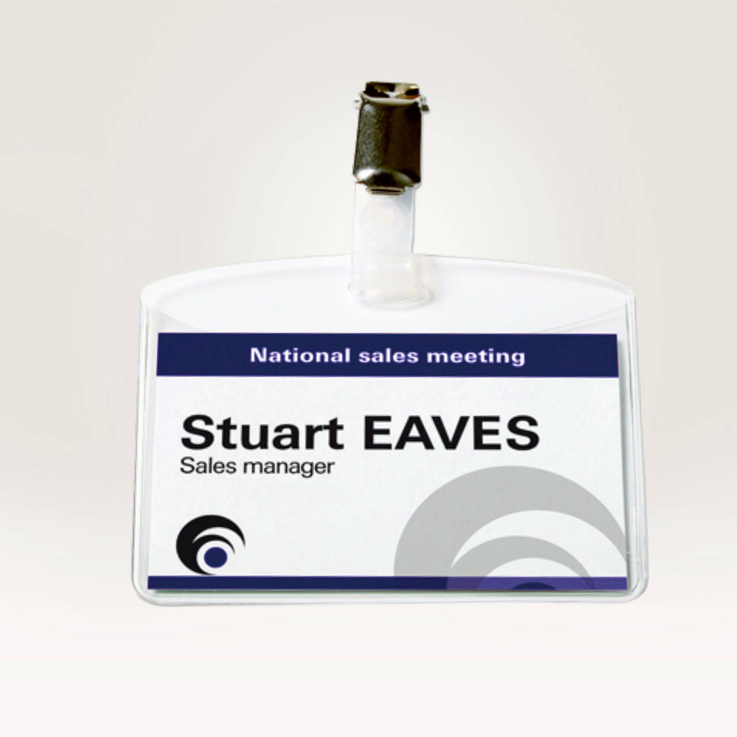 Namensschild eines Verkaufsleiters mit der Aufschrift 'Stuart Eaves', darunter Titel und Logo. Oberhalb steht 'National sales meeting'.