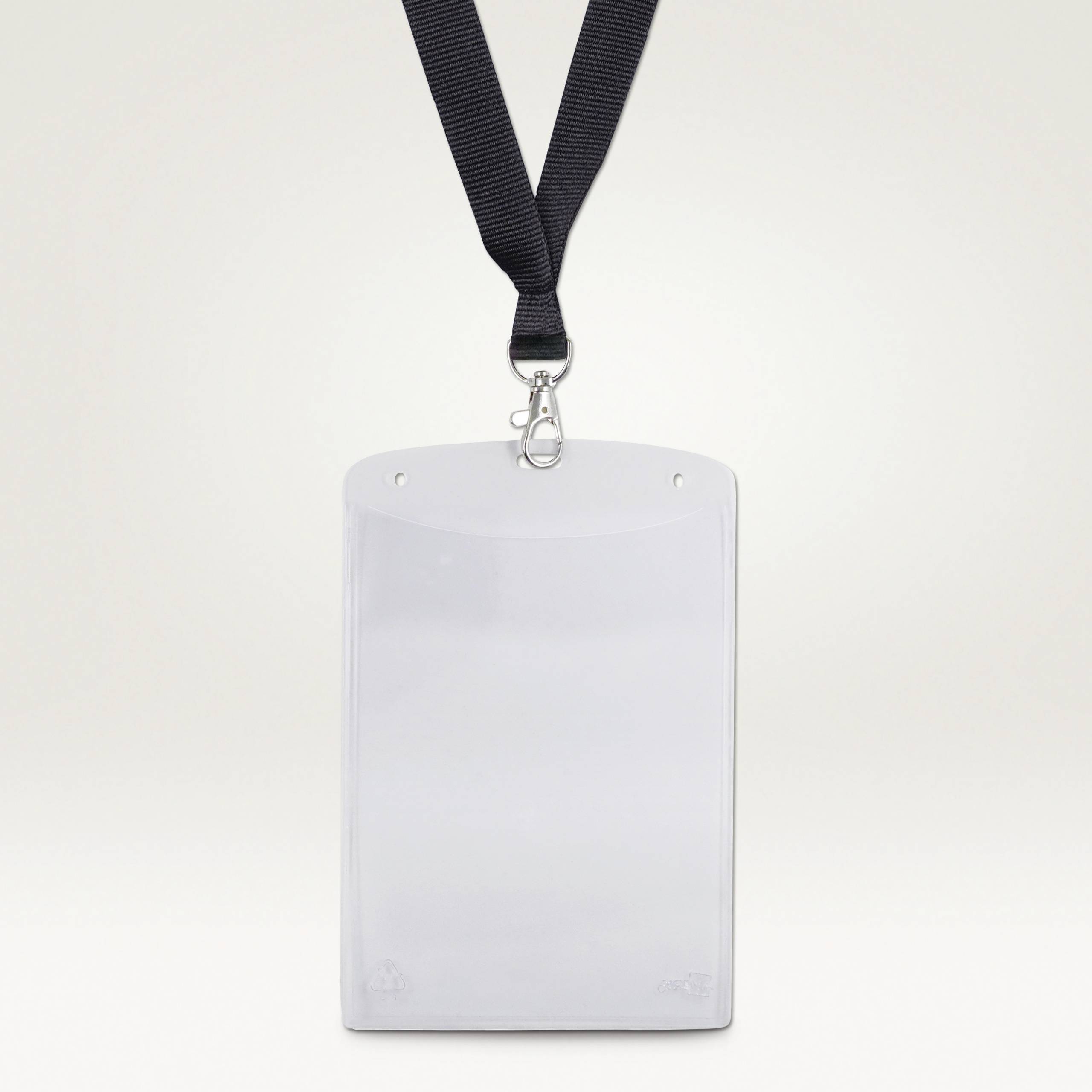 Ein leeres Namensschild an einem schwarzen Band, bereit zum Anpassen und Verwenden auf einer Konferenz oder Veranstaltung.