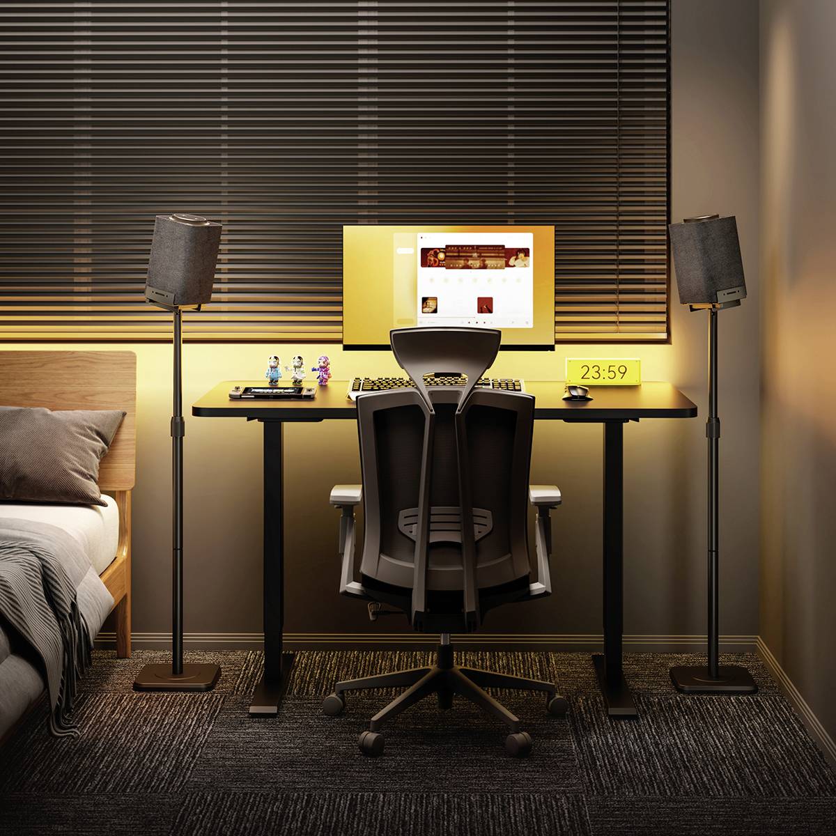 Ein modernes, gut beleuchtetes Home-Office mit einem Schreibtisch, Monitor und Stuhl. Links steht ein Bett; die Uhr zeigt 23:59.