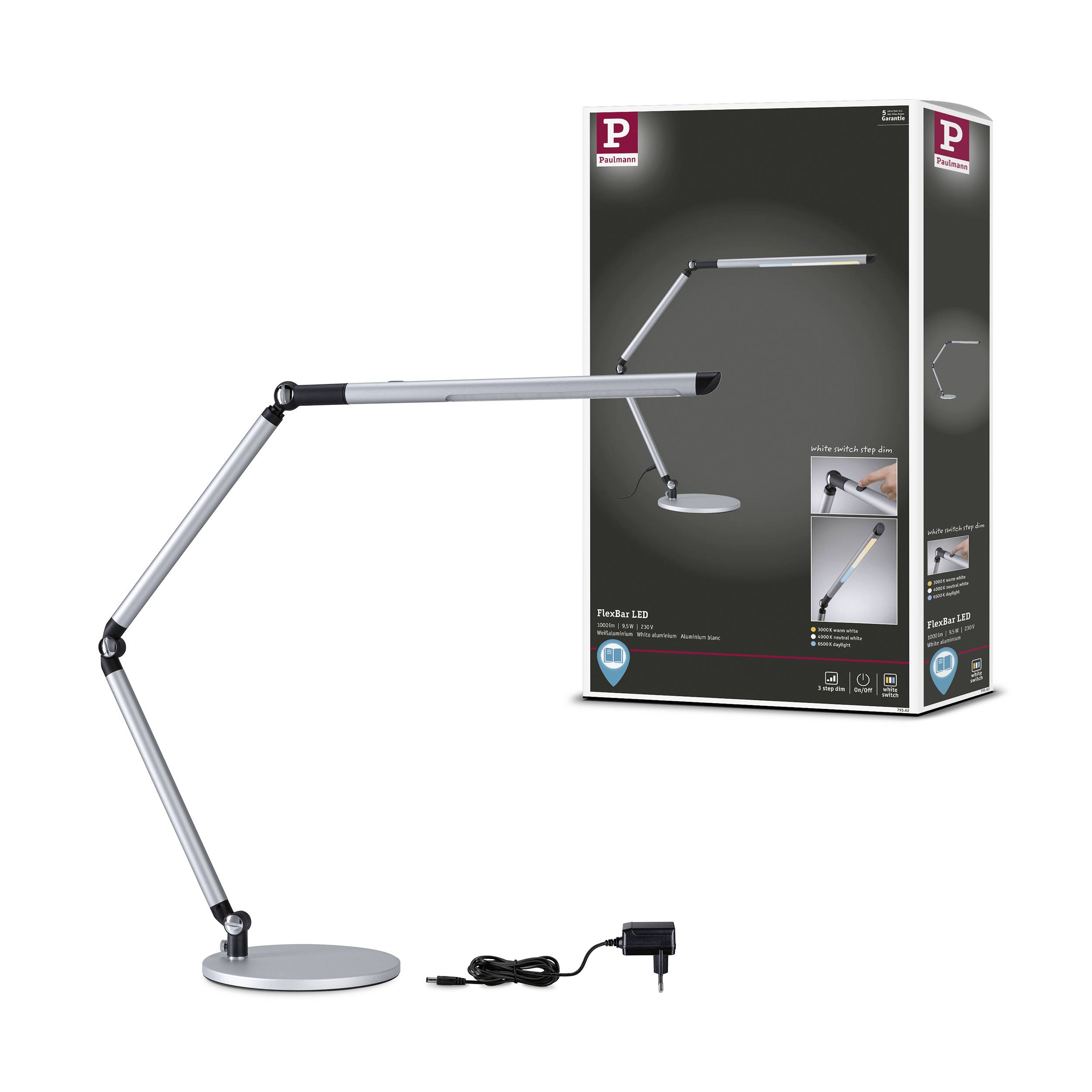 Eine silberne LED-Schreibtischlampe mit flexiblem, verstellbarem Arm und schwarzer Basis. Daneben die Verpackung mit Produktabbildung.