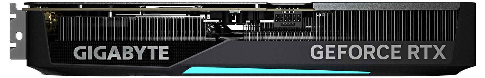 Grafikkarte von Gigabyte, Modell GeForce RTX, präsentiert von der Seite mit sichtbarem Kühlkörper und Gehäusebeschriftung.