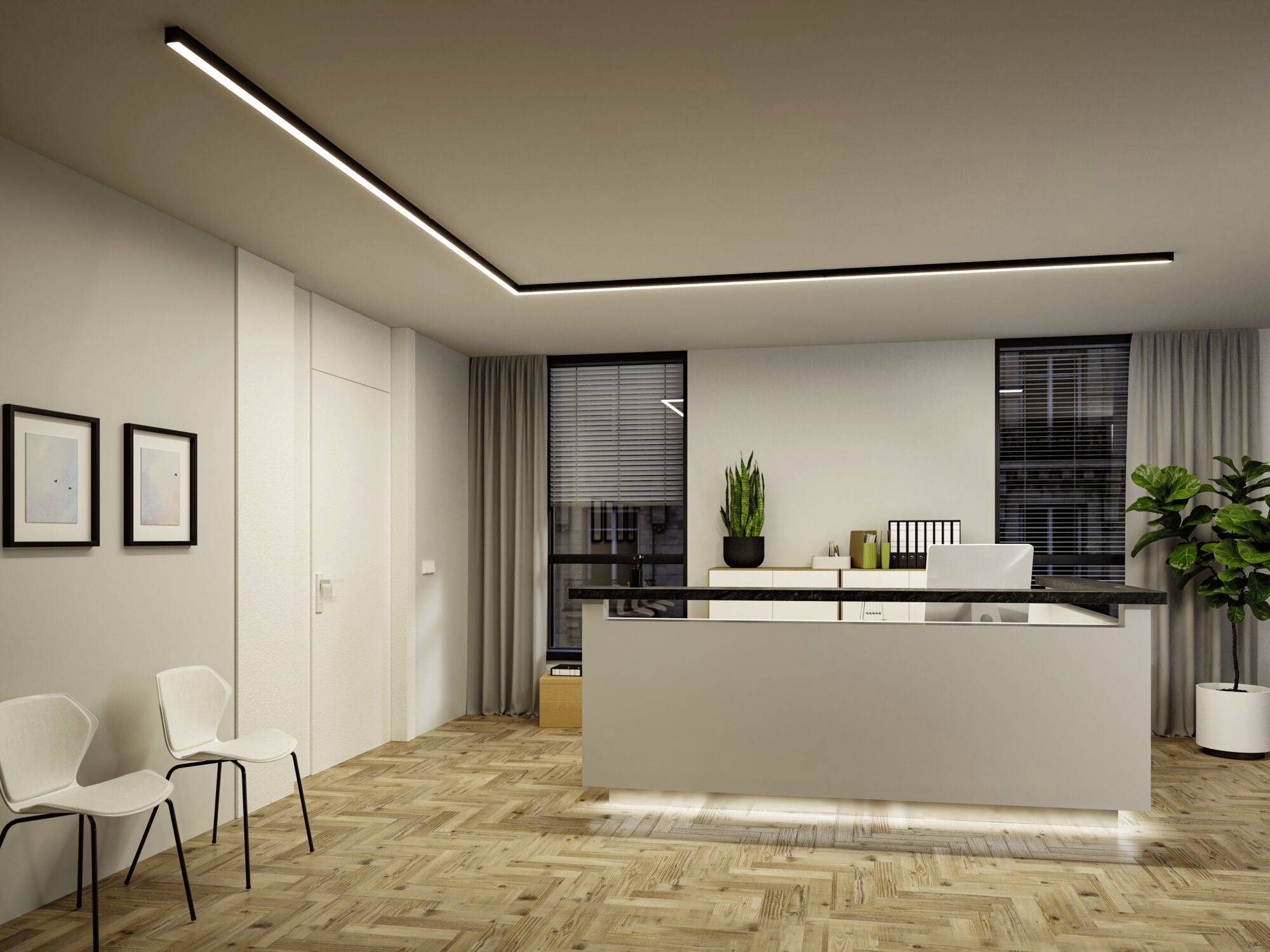 Moderne Rezeption in einem Büro mit Schreibtisch, weißen Stühlen und Zimmerpflanzen. Holzfußboden und deckenhohe Fenster im Hintergrund.