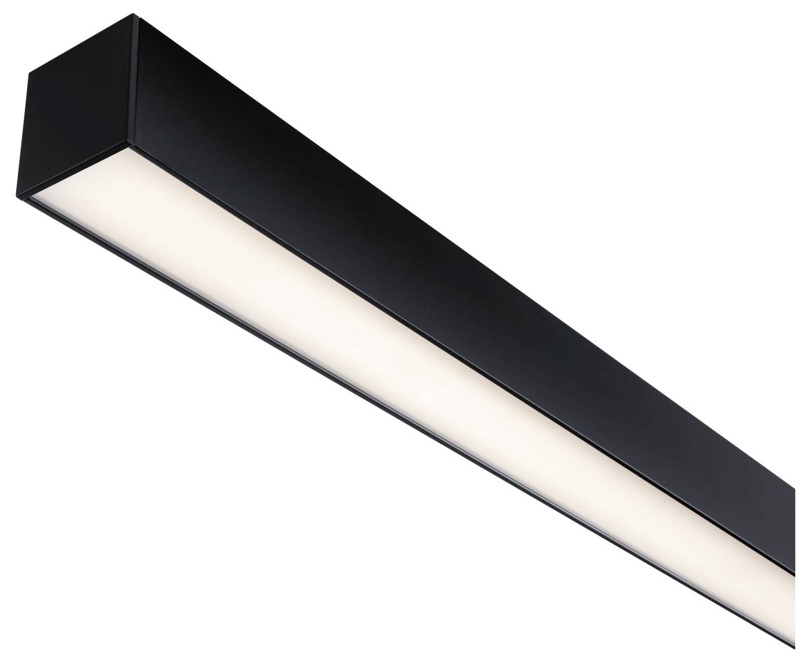 Schwarze, rechteckige LED-Deckenleuchte mit diffusem Licht, hängt diagonal von der oberen linken Ecke zur unteren rechten Ecke.