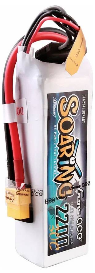 Ein weißer Akku mit schwarzem und rotem Kabel. Das Etikett zeigt den Text 'SOARING 2200mAh 30C 11.1V'.