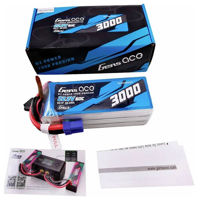 Ein Gens Ace Akku-Set mit blauer Verpackung. Der Akku hat 3000 mAh, 22,2 V, mit angeschlossenen Kabeln. Daneben liegt eine Anleitung.