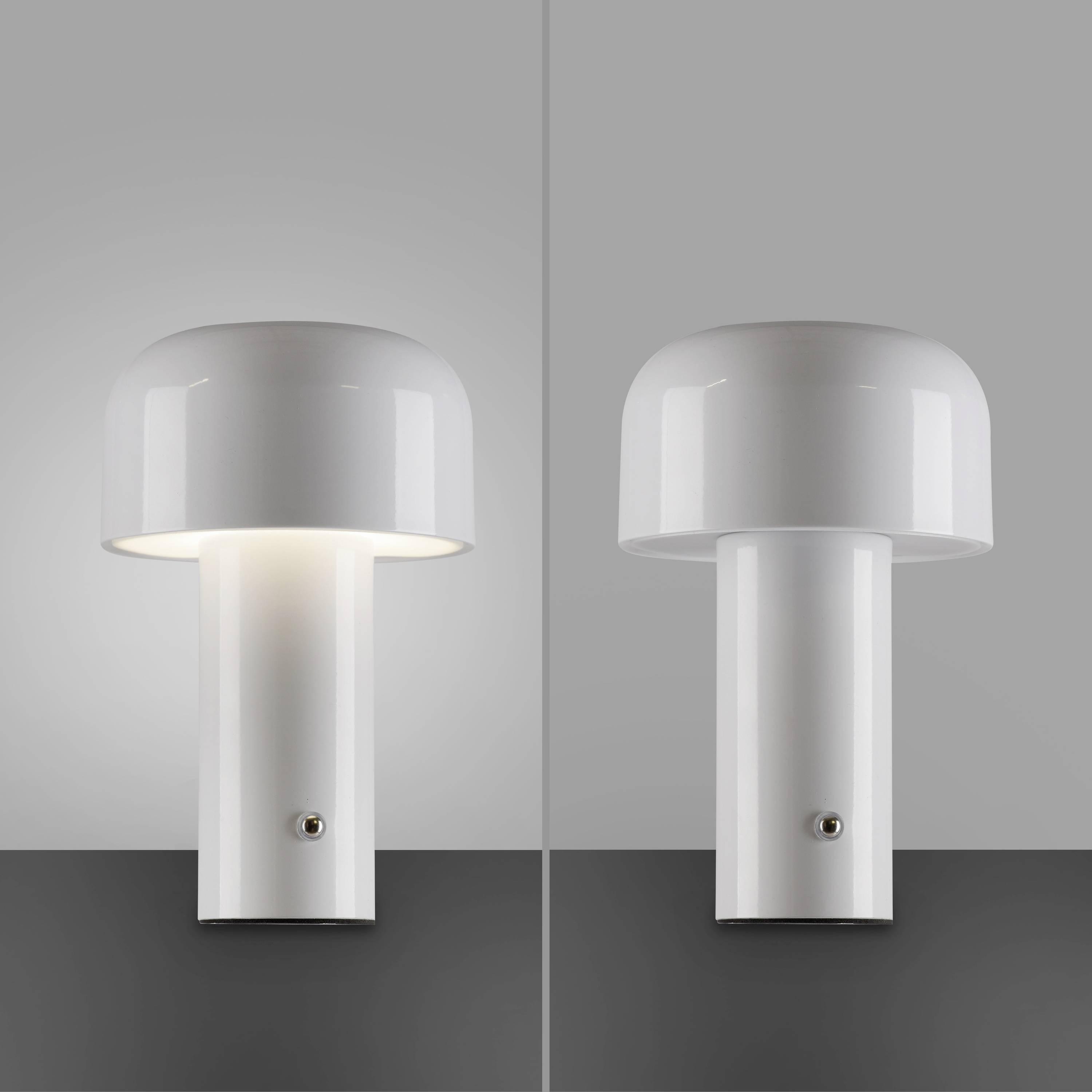 Zwei weiße Tischlampen auf grauem Hintergrund; linke Lampe eingeschaltet, rechte Lampe ausgeschaltet. Minimalistisches Design.