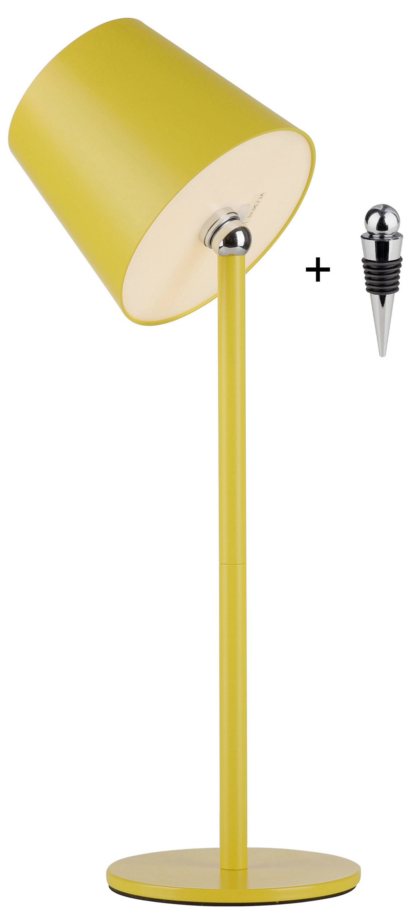 Gelbe Stehlampe mit einem zylinderförmigen Schirm, daneben ein silberfarbener Weinverschluss.