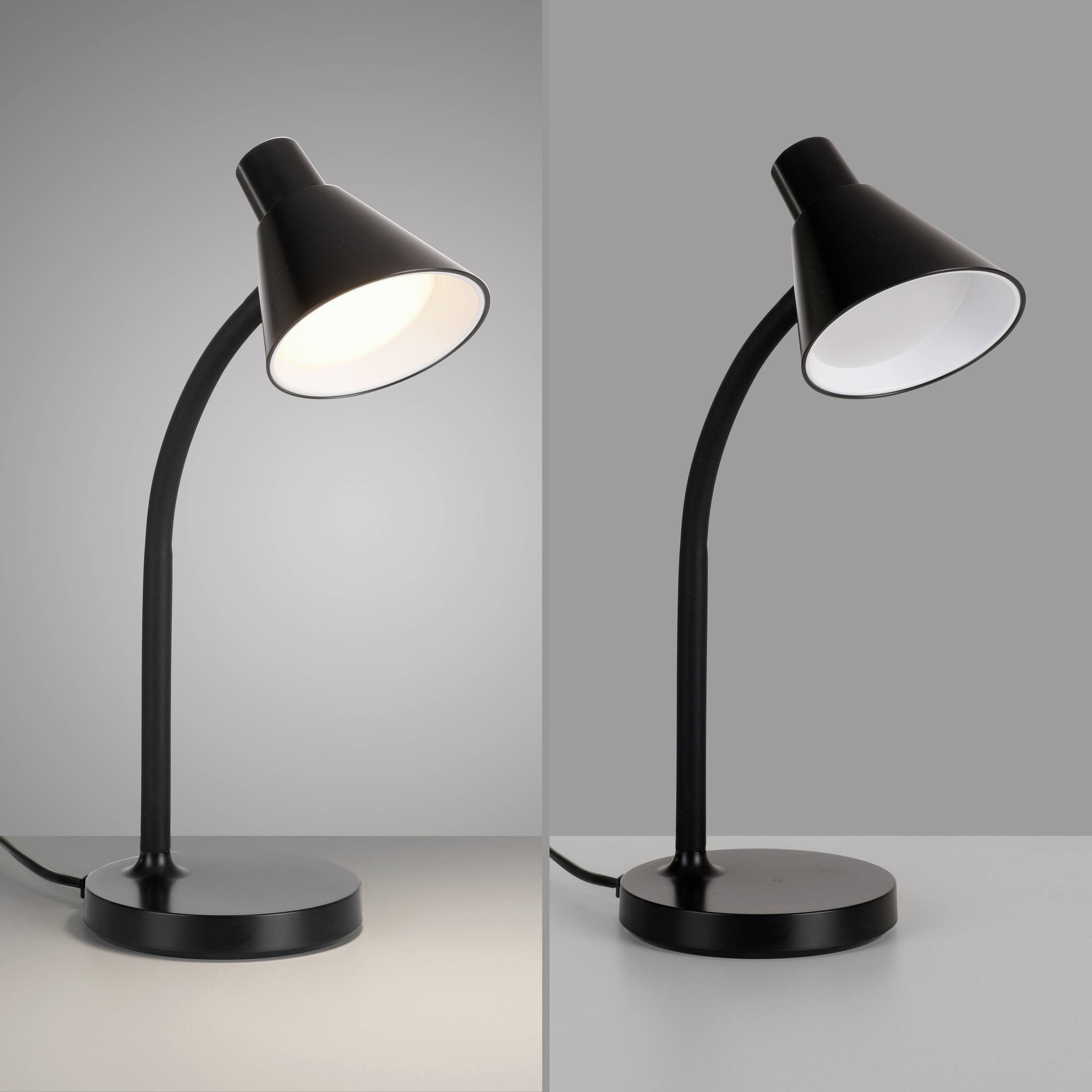 Eine schwarze Tischlampe mit flexiblem Hals, einmal eingeschaltet und einmal ausgeschaltet, vor einem grauen Hintergrund.