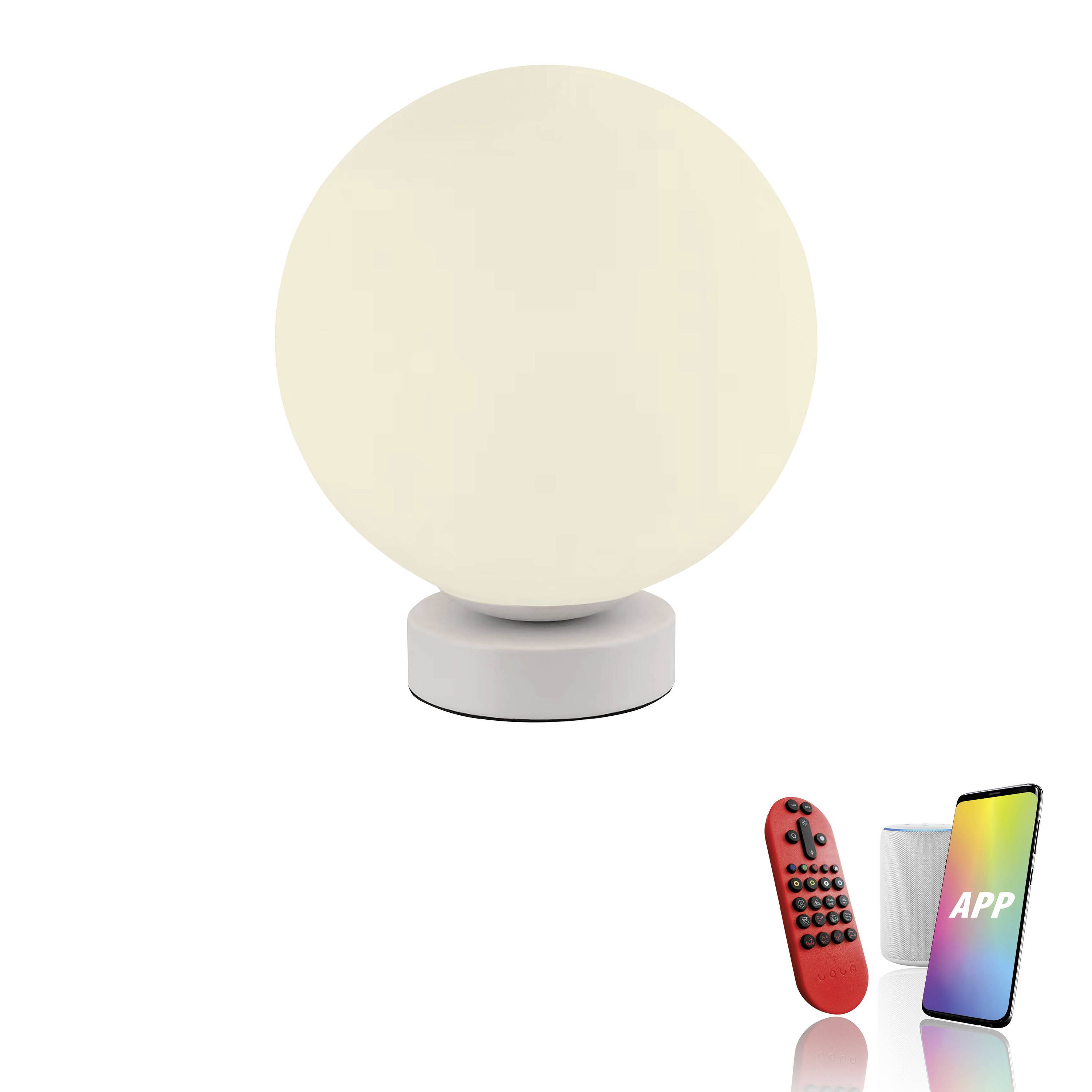 Runde Tischlampe mit weißem Schirm und grauem Sockel. Daneben eine Fernbedienung, ein Smartgerät mit App und eine Tasse.