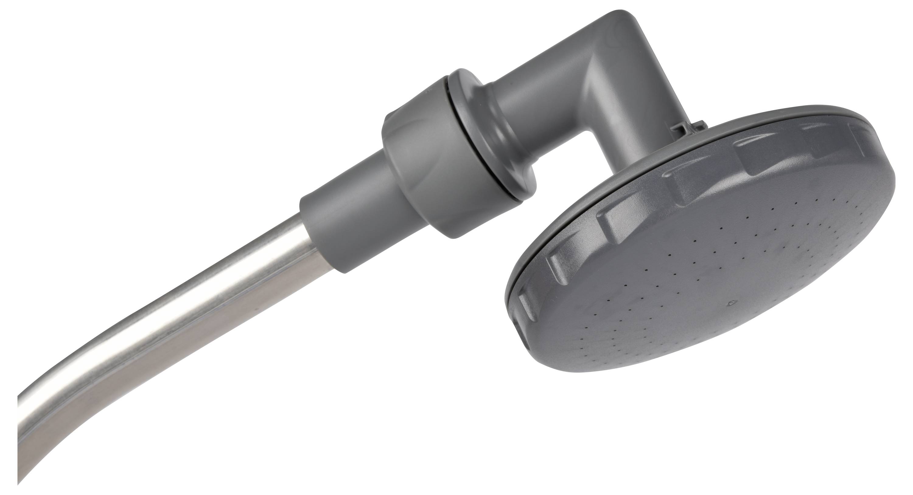 Grauer Duschkopf aus Kunststoff an einem Metallrohr, auf einem weißen Hintergrund.