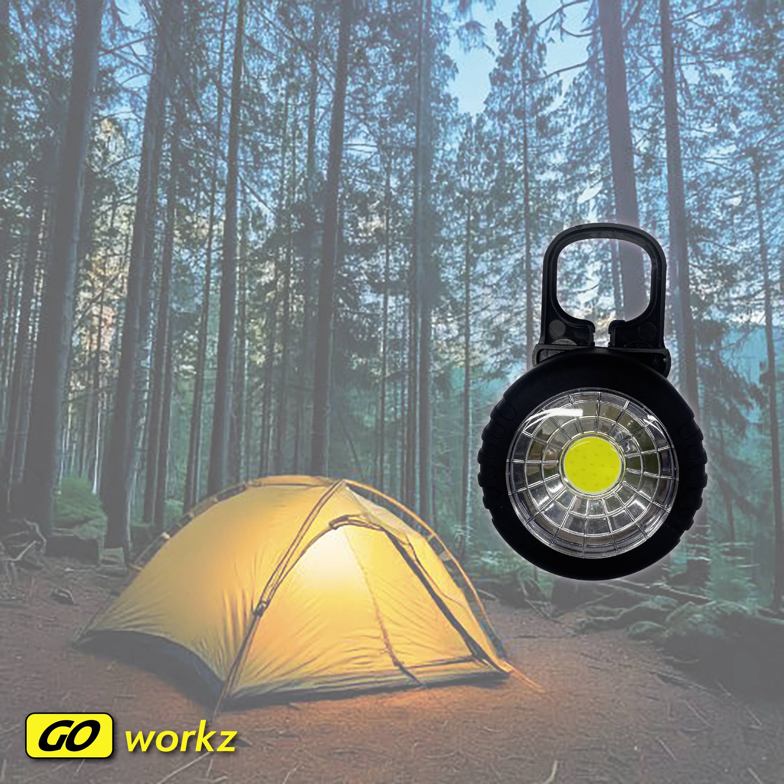 'Goworkz'-Werbebild zeigt ein beleuchtetes Zelt in einem Wald mit einer hängenden Lampe, die Campingausrüstung hervorhebt.