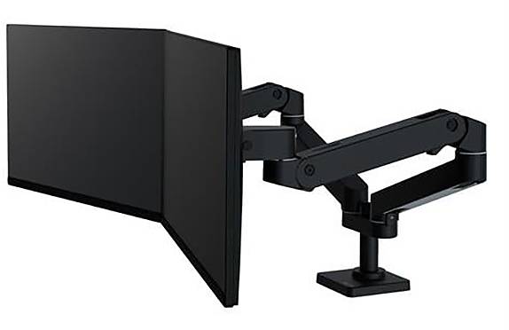 Ein schwarzer Monitorarm mit Doppelgelenken, der zwei Bildschirme nebeneinander hält, montiert auf einem Tisch.