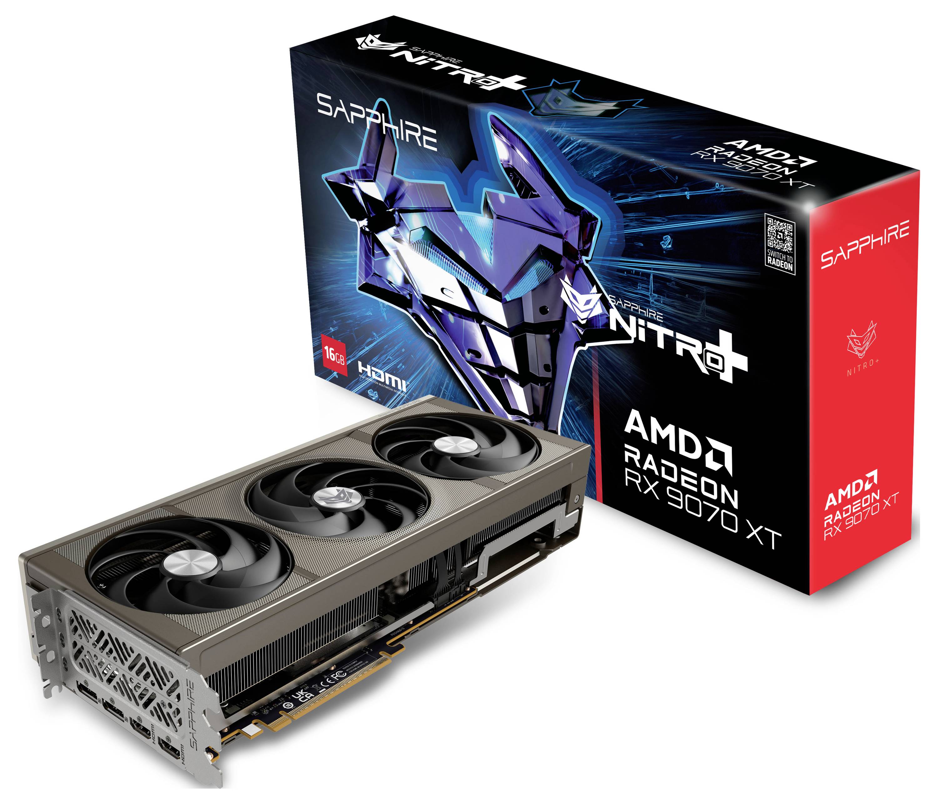 Grafikkarte Sapphire Nitro+ AMD Radeon RX 7900 XT vor der Verpackung. Die Verpackung zeigt das Markenlogo und das Modell.