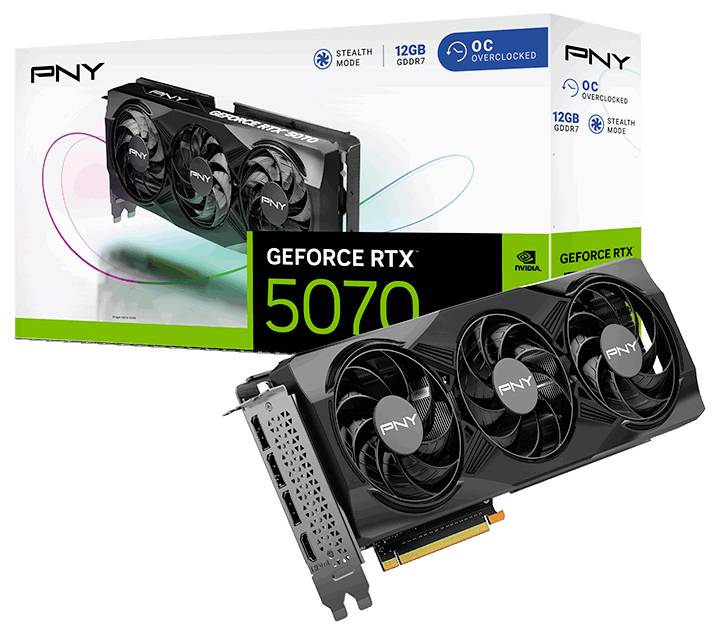 Grafikkarte PNY GeForce RTX 5070 mit 12GB Speicher, abgebildet vor der Produktverpackung, betont die drei Lüfter des Designs.