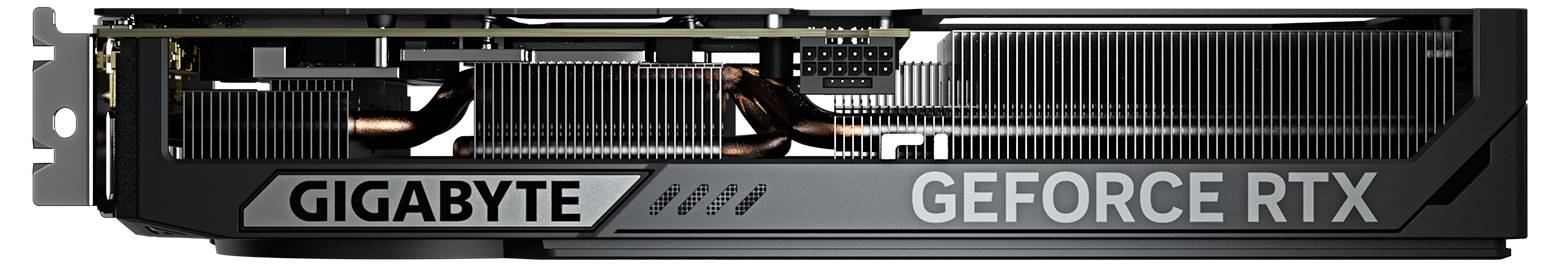 'GIGABYTE GeForce RTX'-Grafikkarte von der Seite mit sichtbaren Lüfterkühlrippen und Anschlussblende.