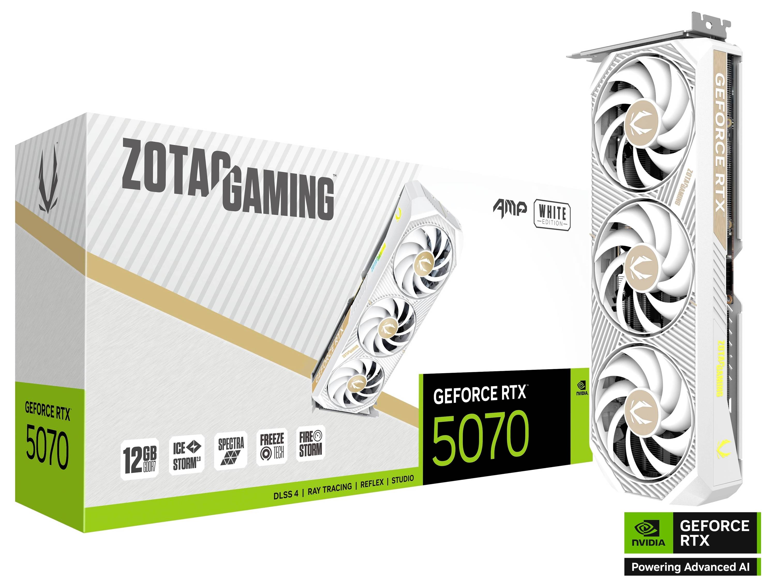 GeForce RTX 5070 Grafikkarte von ZOTAC GAMING mit drei Lüftern und 12 GB Speicher in Weiß neben der passenden Verpackung dargestellt.