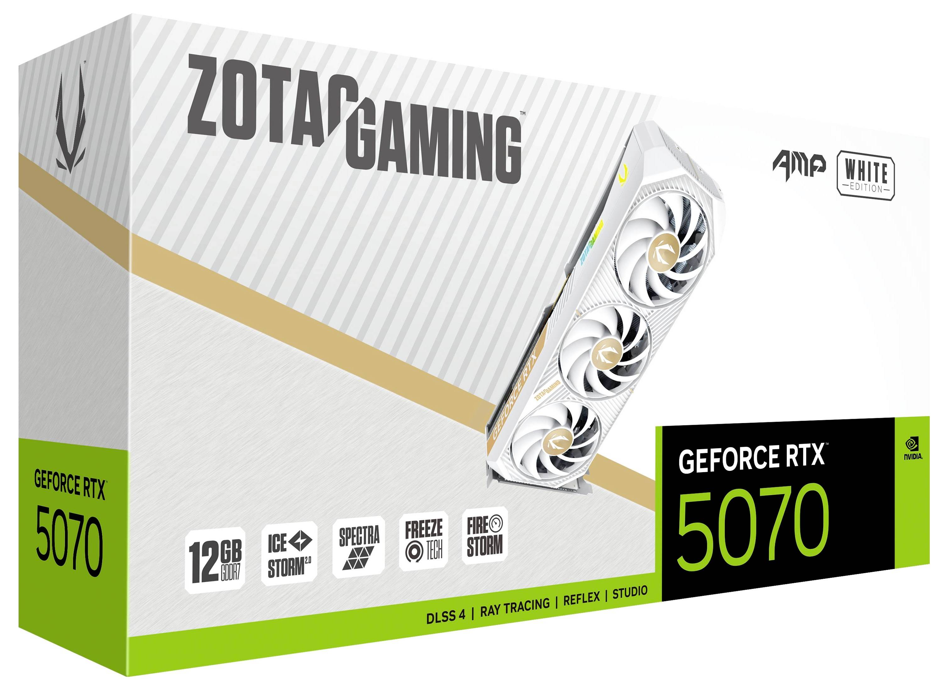 Verpackung einer Grafikkarte 'ZOTAC GAMING GeForce RTX 5070'. Zeigt weißes Design, drei Lüfter, 12GB GDDR6X und Amp White Edition.