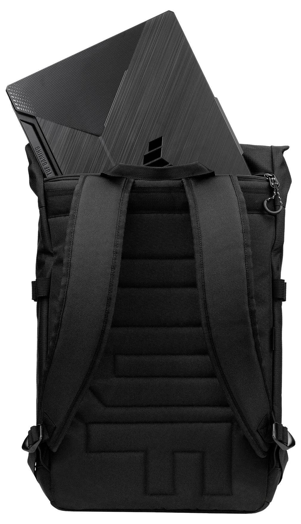 Ein schwarzer Rucksack mit einem Laptop, der aus dem Hauptfach herausragt. Der Rucksack hat gepolsterte Gurte und Seitenverschlüsse.