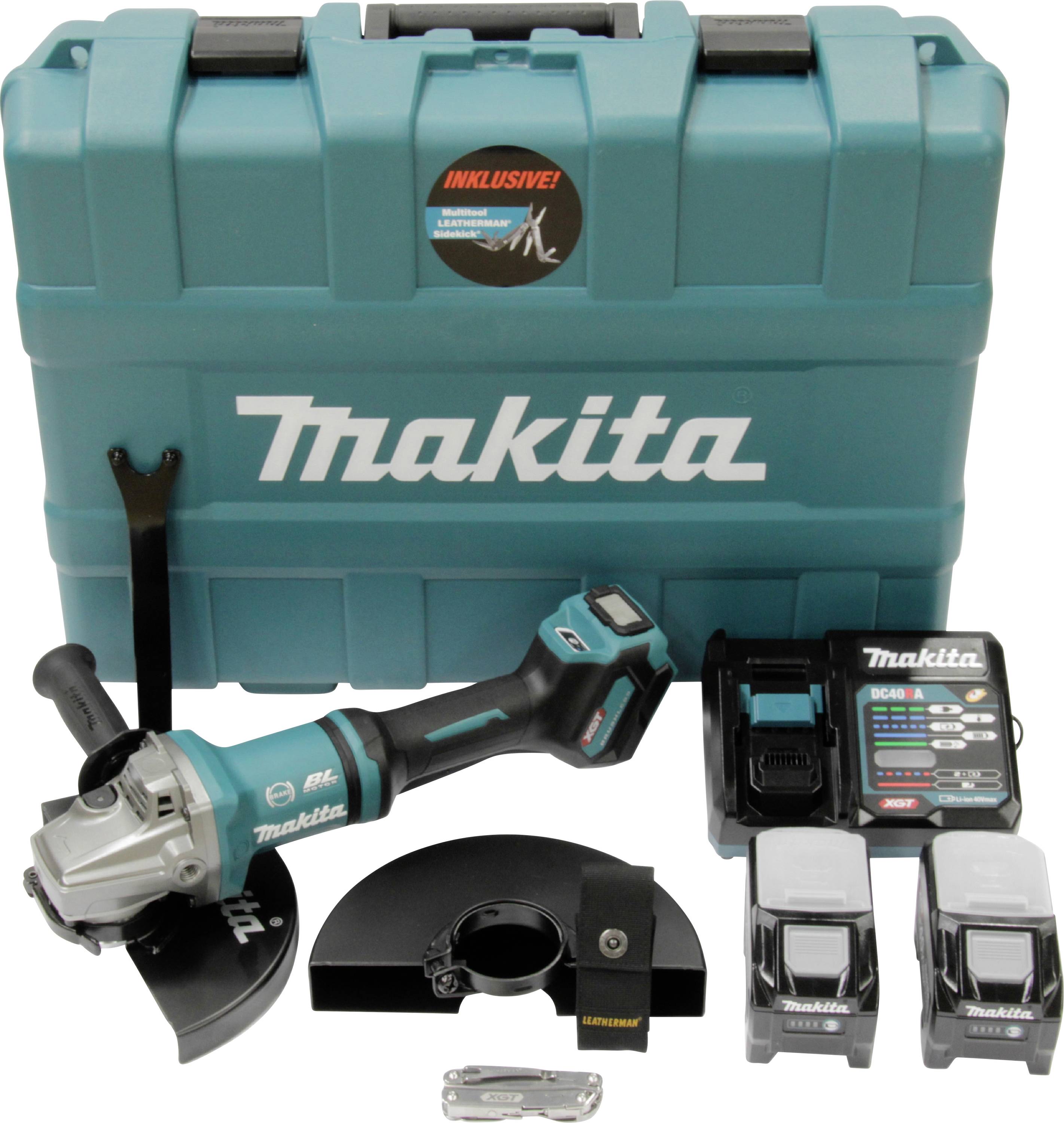 Ein Winkelschleifer-Set mit Koffer, zwei Akkus, Ladegerät und Zubehör von Makita.