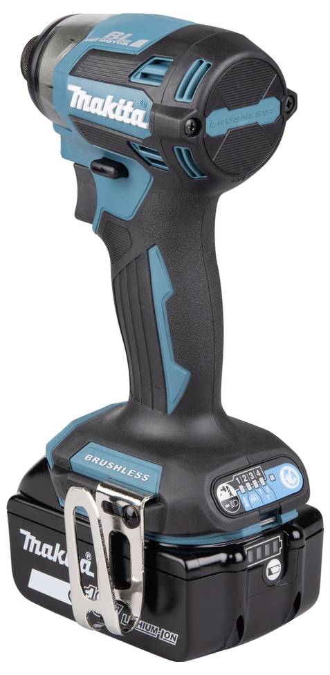 Makita Bürstenloser Schlagschrauber mit schwarzem und blauem Design, ein kompaktes Modell mit Griffhandhabung, angebrachtem Akkupack und Gürtelclip.
