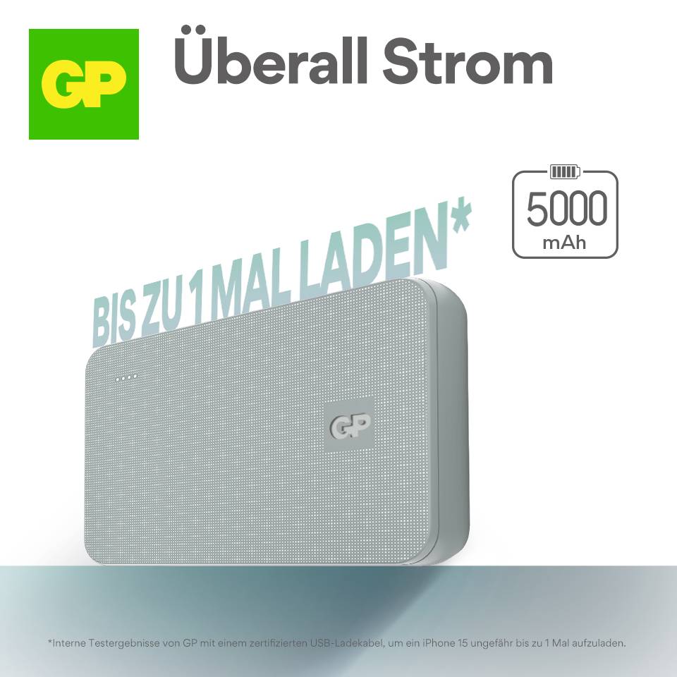 Powerbank von GP, Aufschrift: Überall Strom. Kapazität: 5000 mAh. Aussage: Bis zu 1 Mal laden, getestet mit iPhone 15.