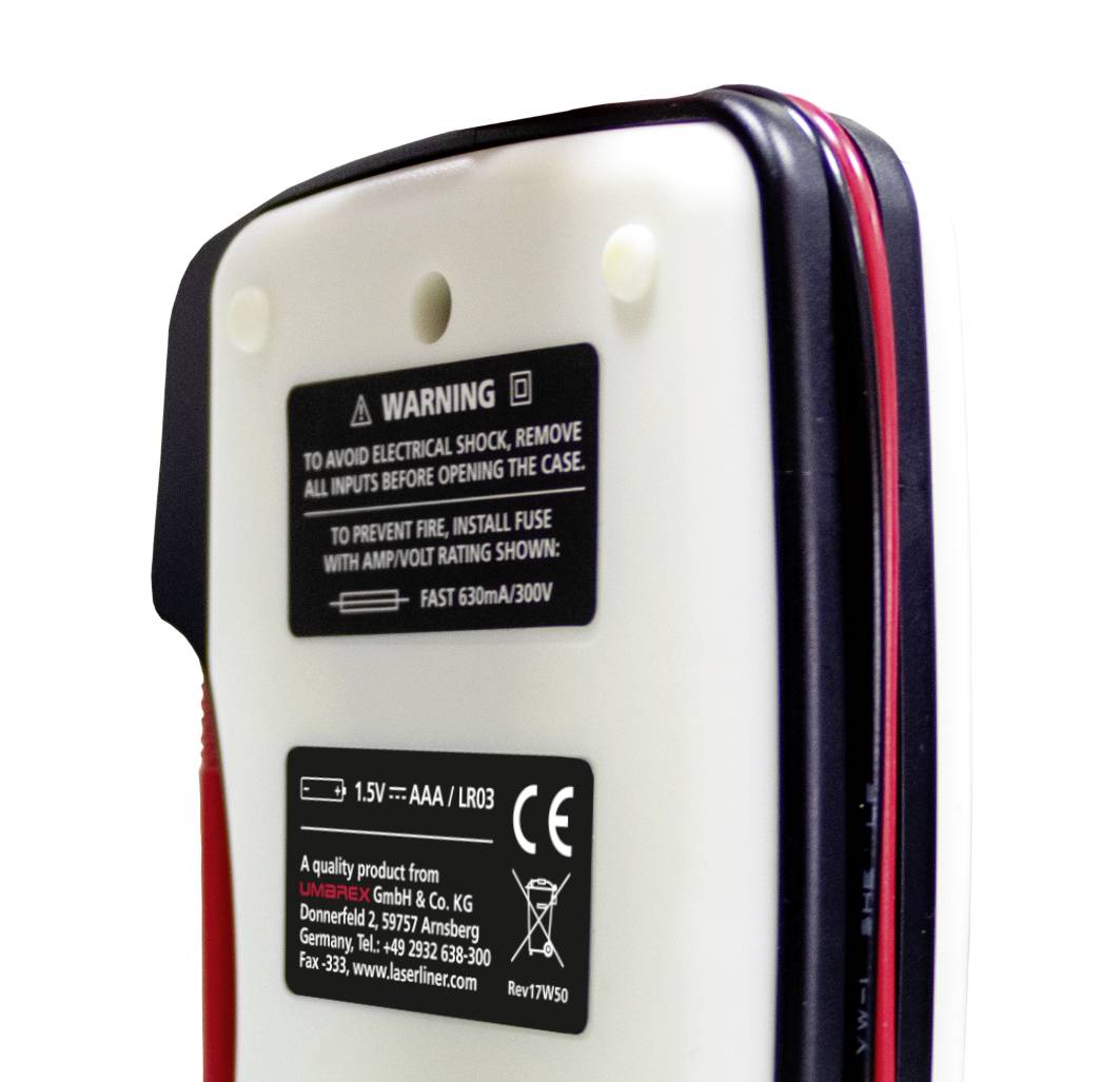 Seitliche Nahaufnahme eines elektronischen Geräts mit Hinweisschild: 'Warnung vor Stromschlag, verteilt von LUXVENDA GmbH & Co. KG'.