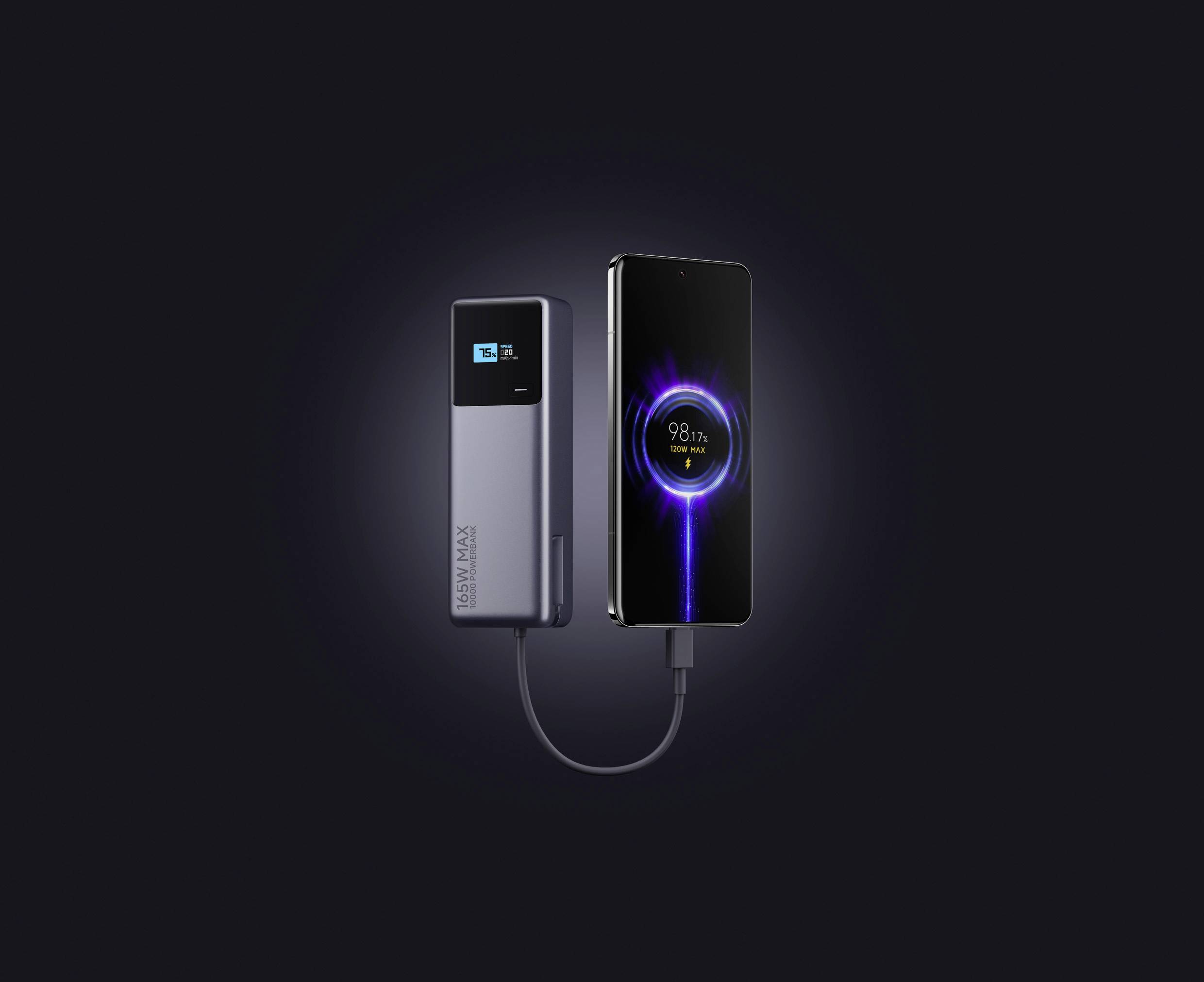 Ein Smartphone wird mit einem Kabel an eine Powerbank angeschlossen. Ein Bildschirm zeigt eine Ladeanzeige von 98% an. Hintergrund dunkel.