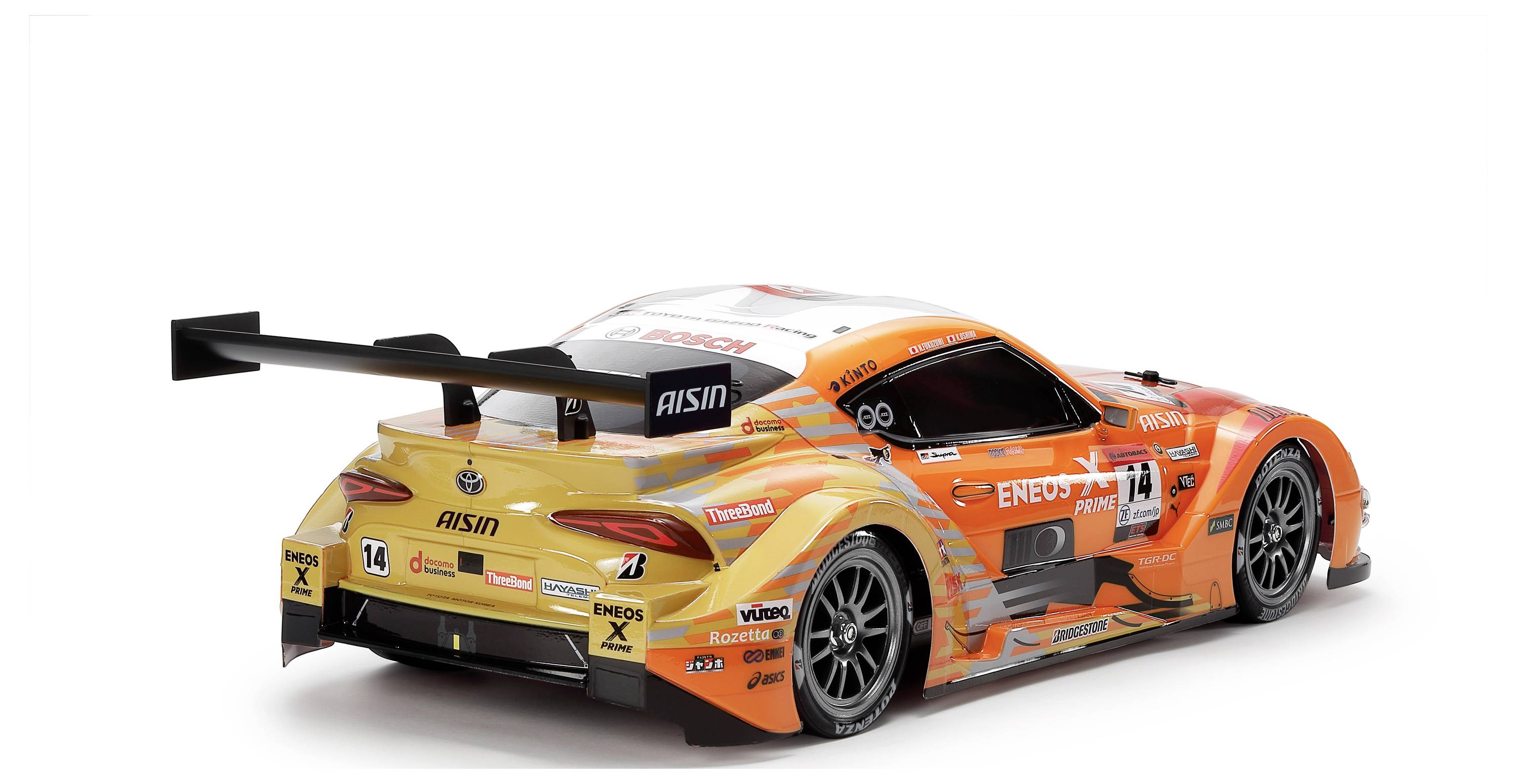 Ein oranges Rennauto mit auffälligen Sponsorenlogos und einem großen Heckspoiler, fotografiert in einem Rennkontext von hinten.