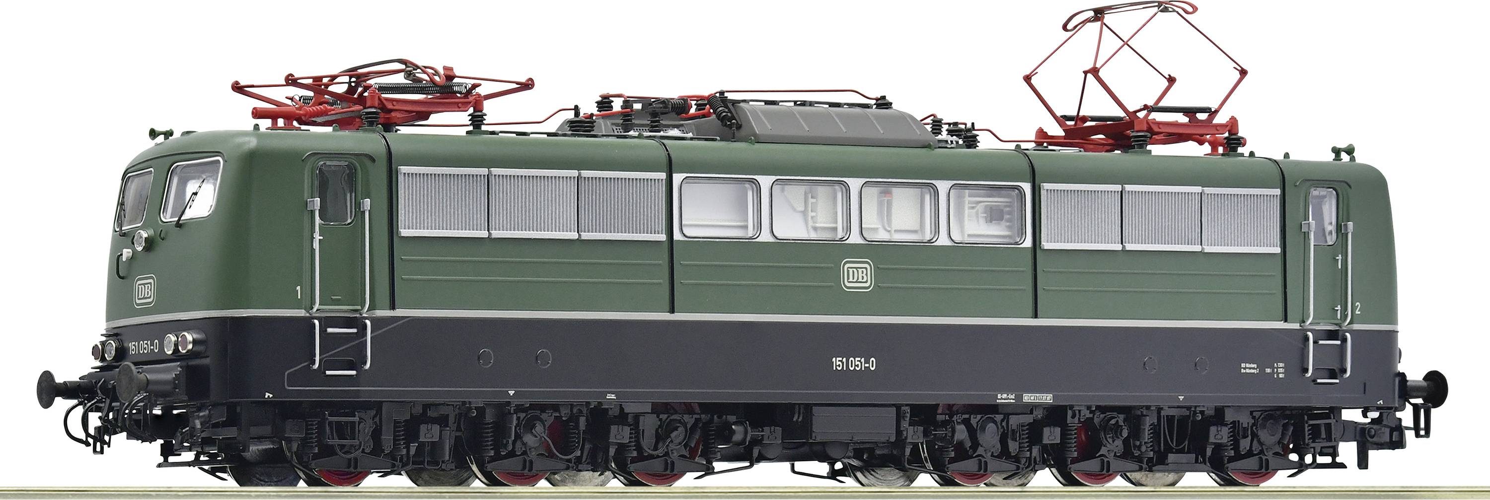 Eine grüne Lokomotive mit der Aufschrift 'E 10' auf der Seite, zeigt komplexe Details an den Stromabnehmern auf dem Dach.